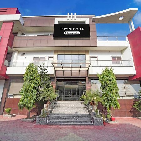 בהופאל Super Townhouse Lalghati Near Airport מראה חיצוני תמונה