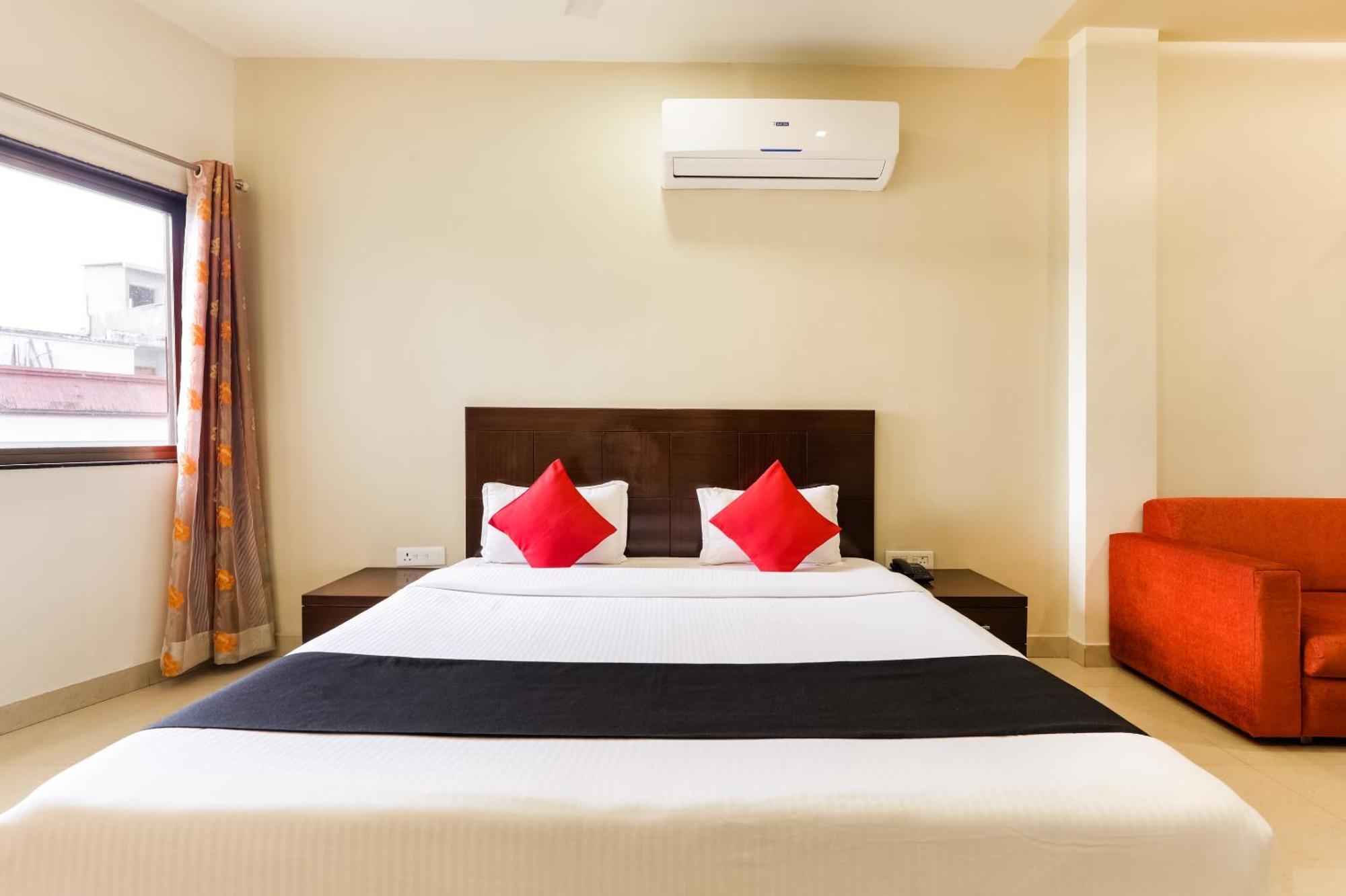 בהופאל Super Townhouse Lalghati Near Airport מראה חיצוני תמונה