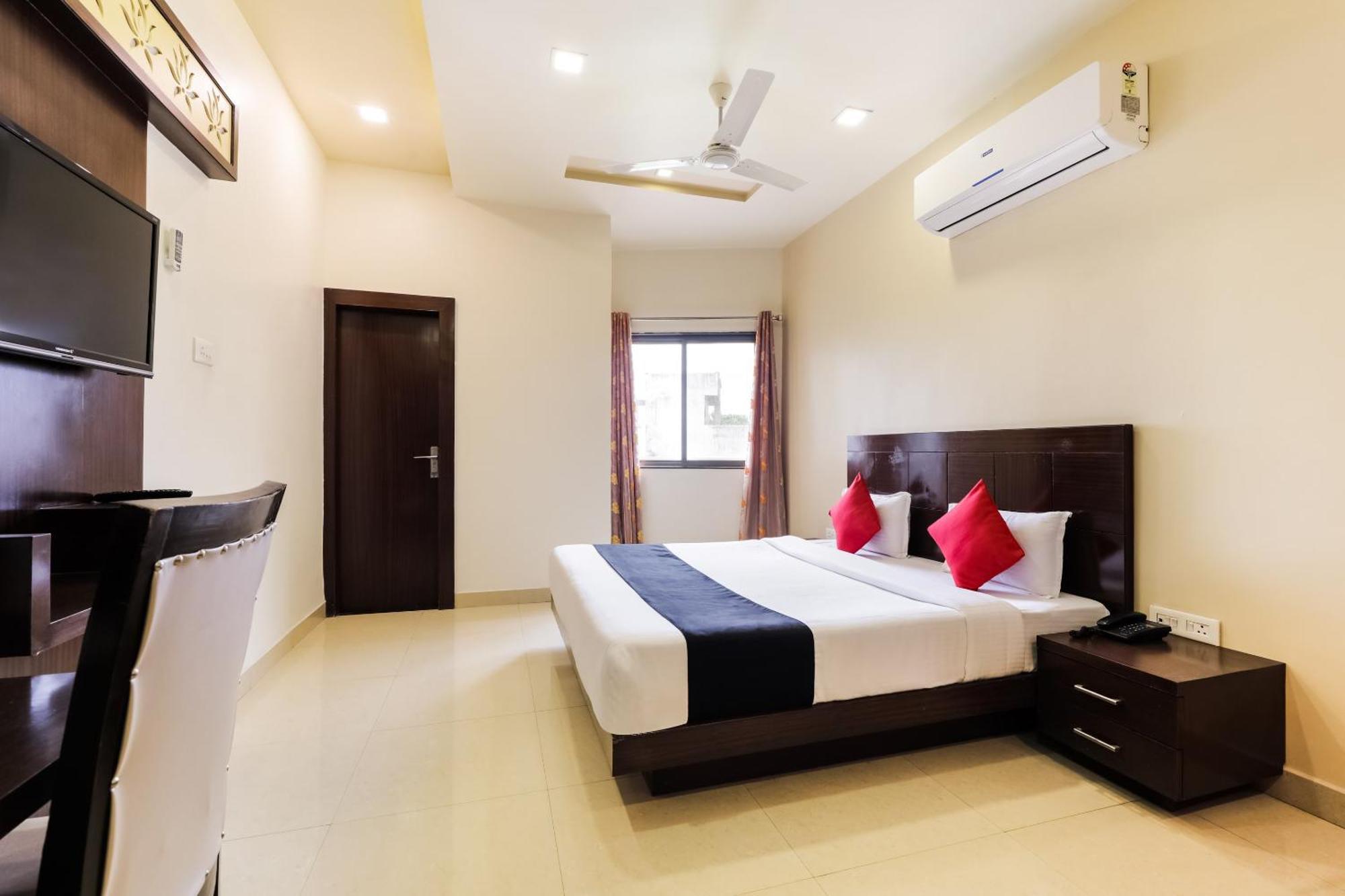 בהופאל Super Townhouse Lalghati Near Airport מראה חיצוני תמונה