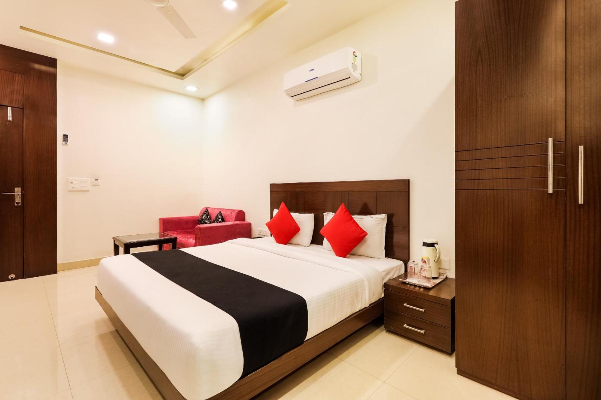 בהופאל Super Townhouse Lalghati Near Airport מראה חיצוני תמונה