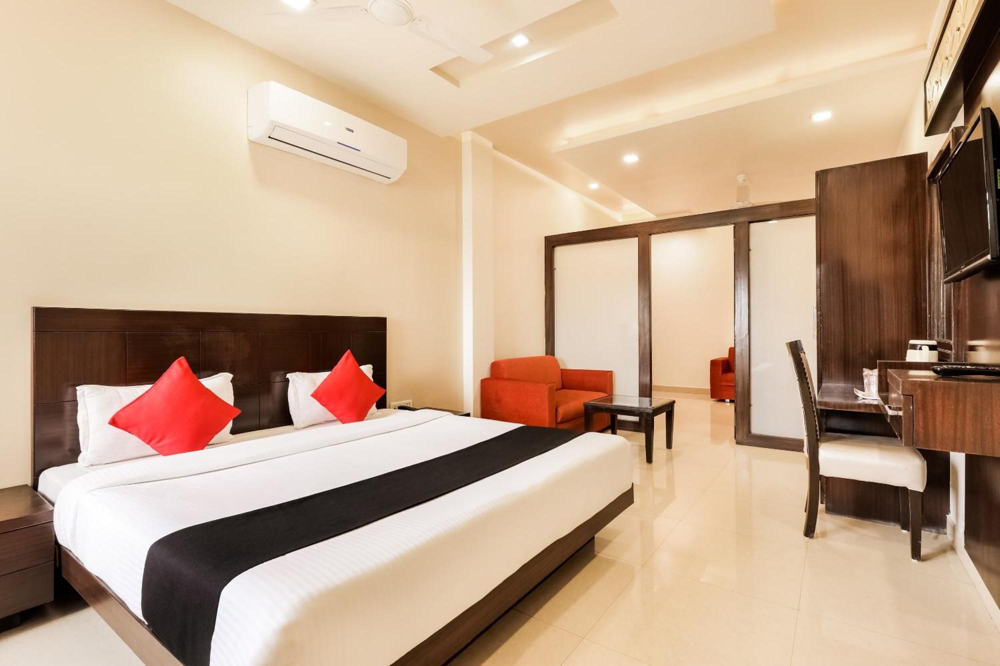 בהופאל Super Townhouse Lalghati Near Airport מראה חיצוני תמונה