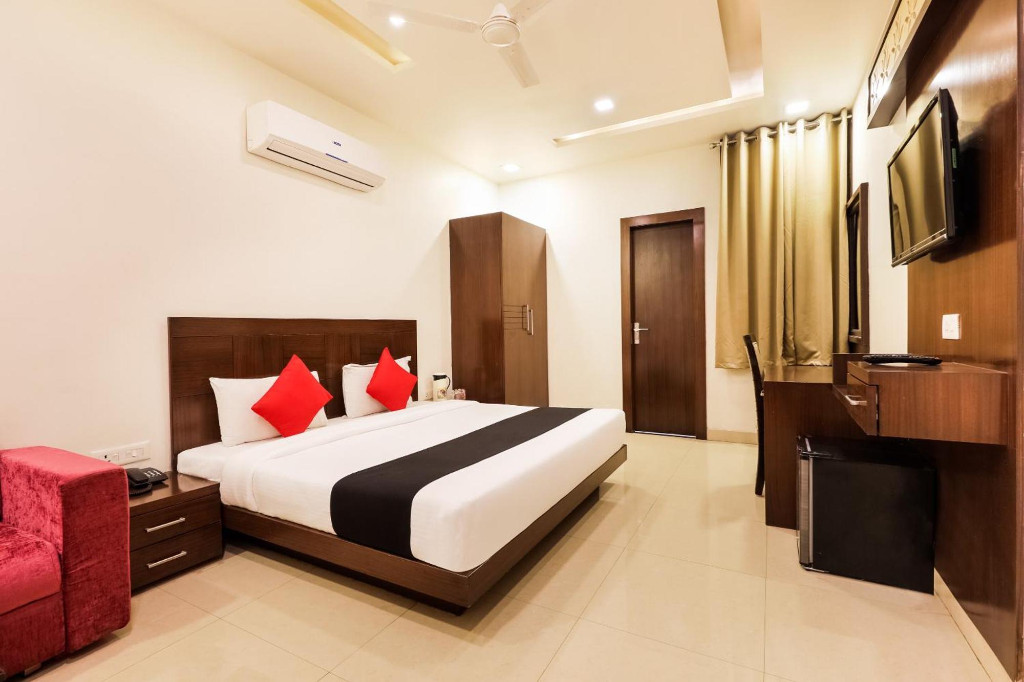 בהופאל Super Townhouse Lalghati Near Airport מראה חיצוני תמונה