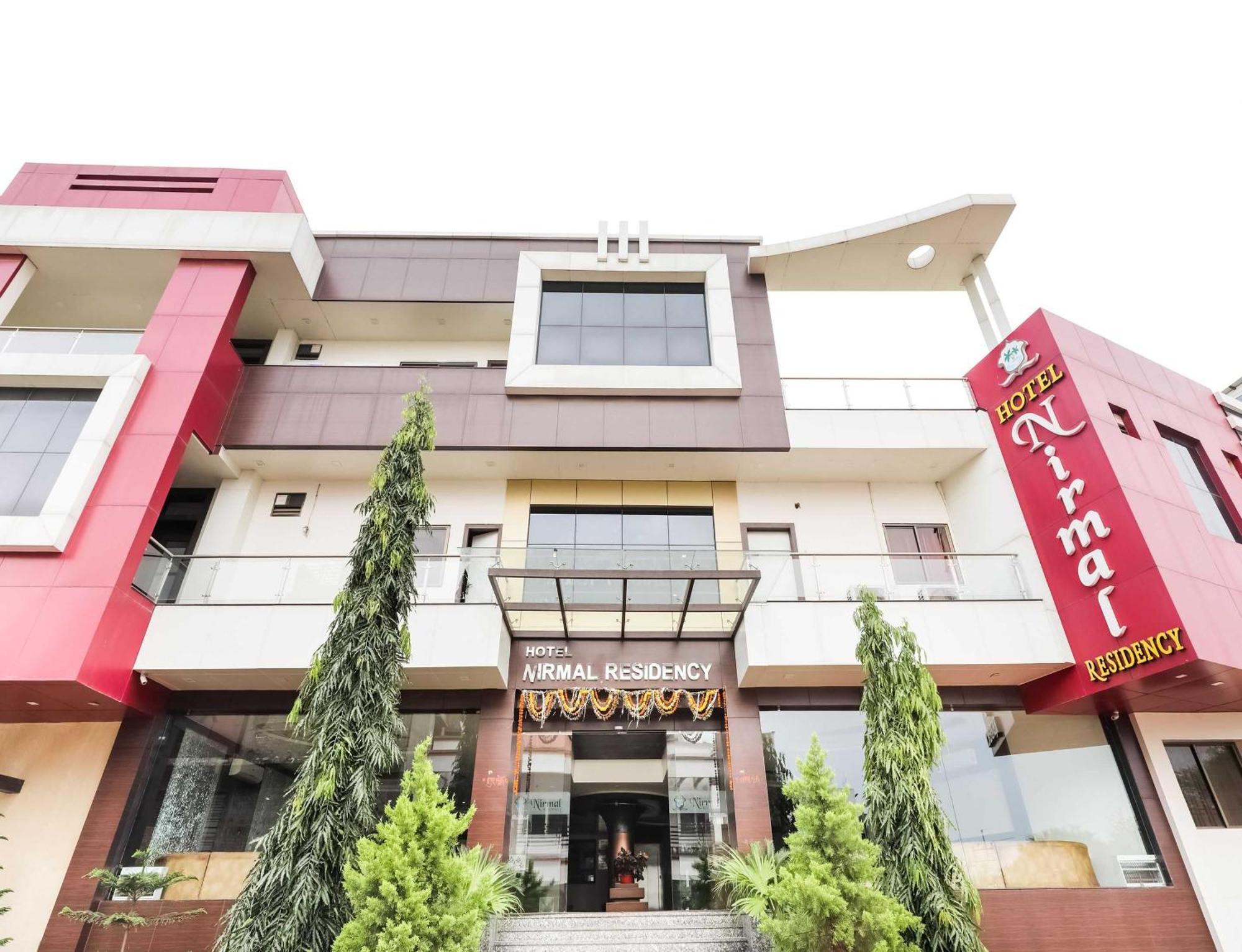 בהופאל Super Townhouse Lalghati Near Airport מראה חיצוני תמונה