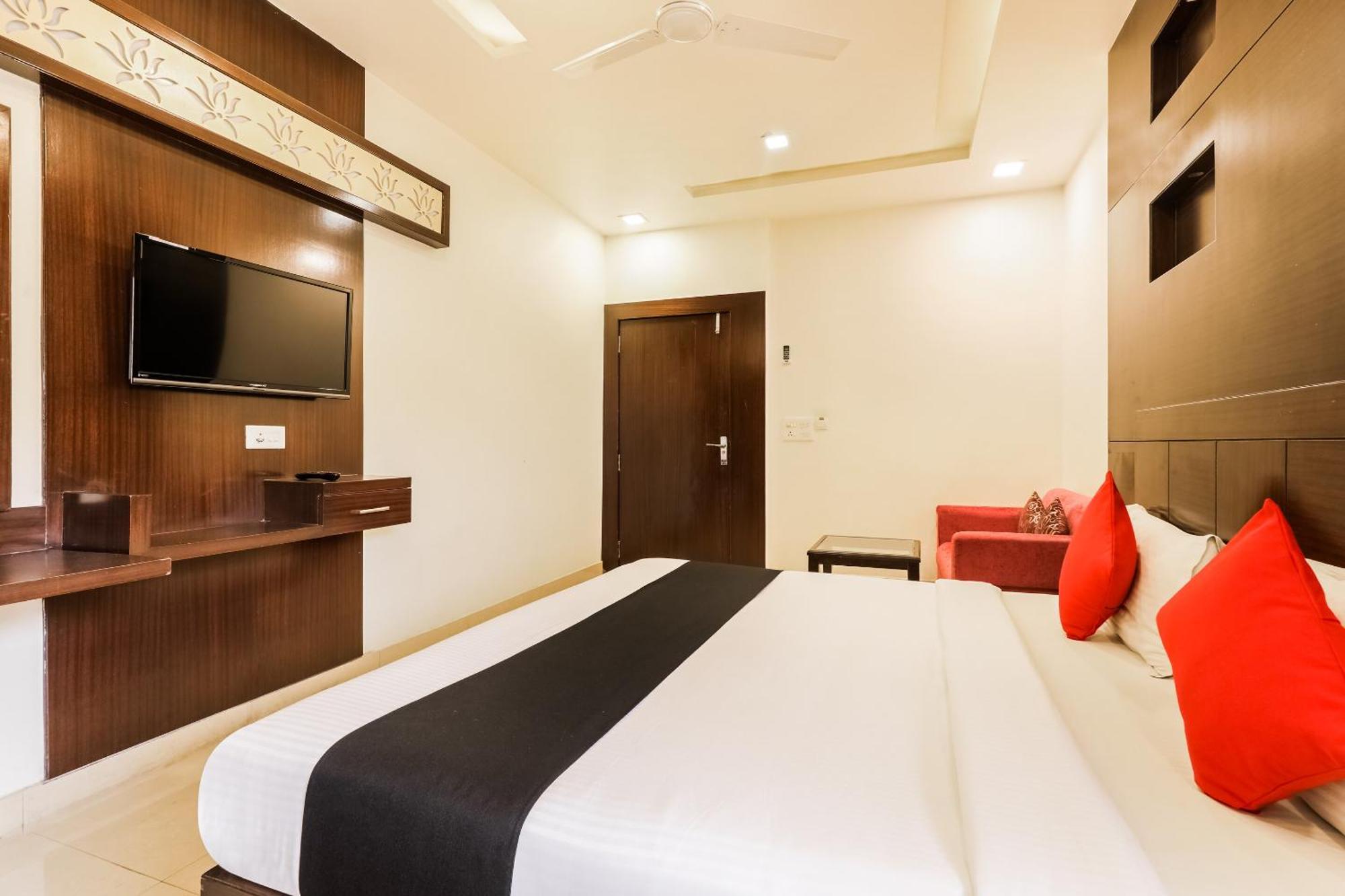 בהופאל Super Townhouse Lalghati Near Airport מראה חיצוני תמונה