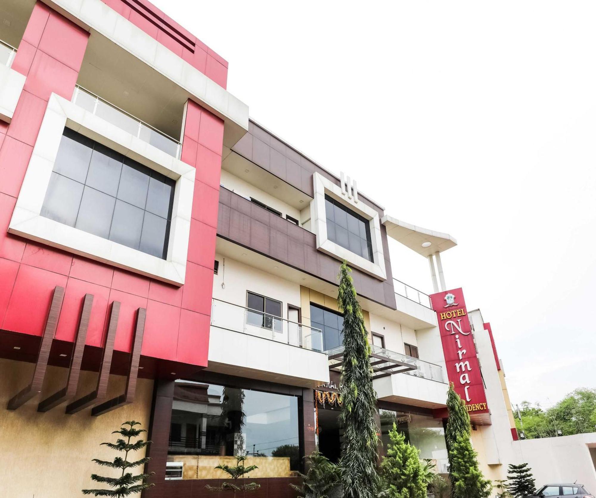 בהופאל Super Townhouse Lalghati Near Airport מראה חיצוני תמונה