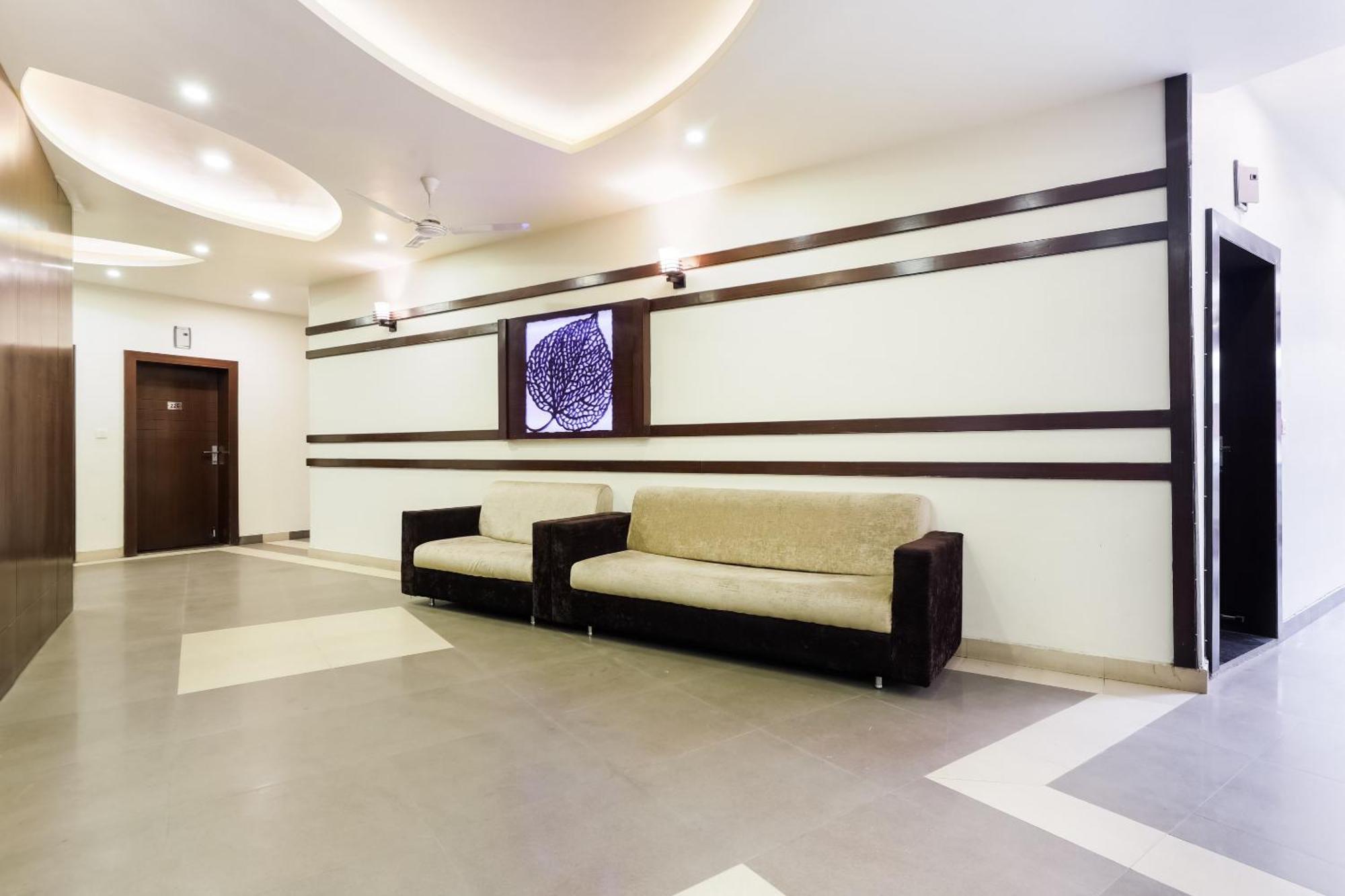 בהופאל Super Townhouse Lalghati Near Airport מראה חיצוני תמונה