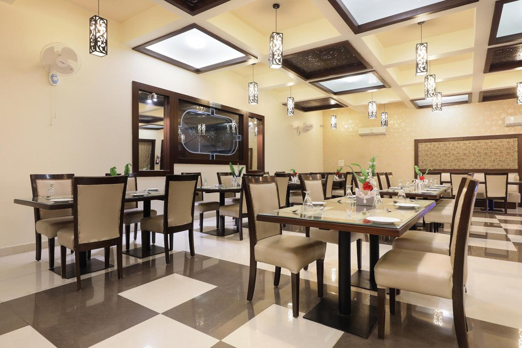בהופאל Super Townhouse Lalghati Near Airport מראה חיצוני תמונה