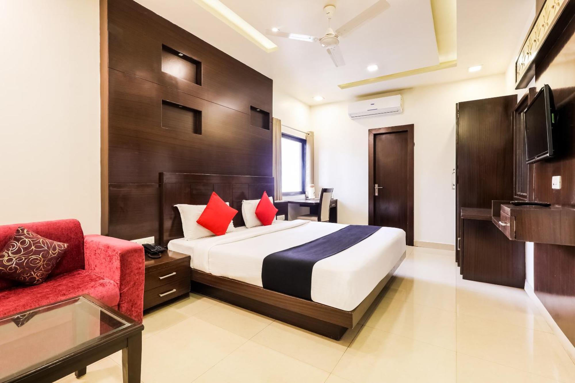 בהופאל Super Townhouse Lalghati Near Airport מראה חיצוני תמונה