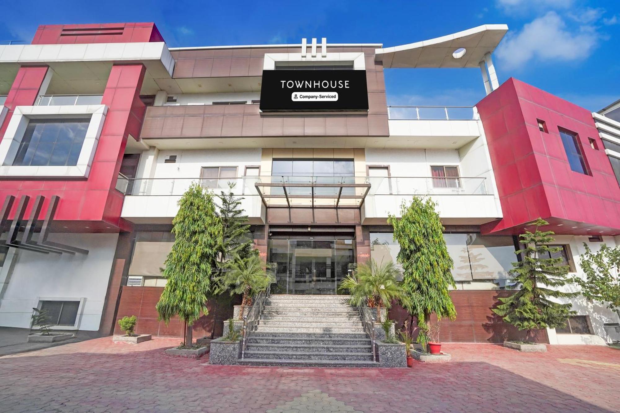 בהופאל Super Townhouse Lalghati Near Airport מראה חיצוני תמונה
