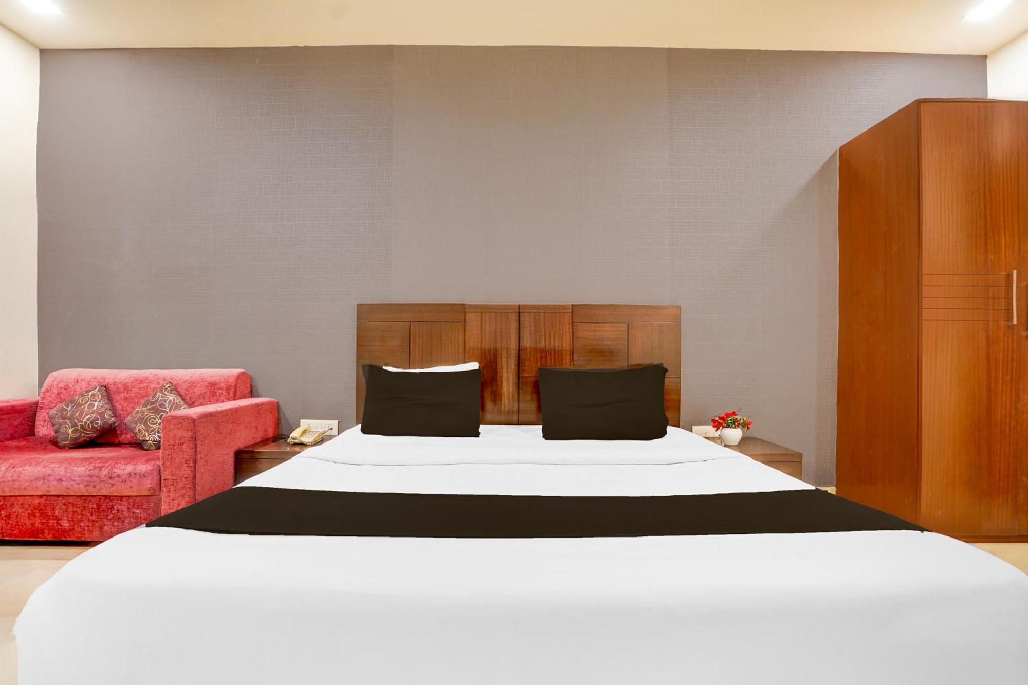 בהופאל Super Townhouse Lalghati Near Airport מראה חיצוני תמונה