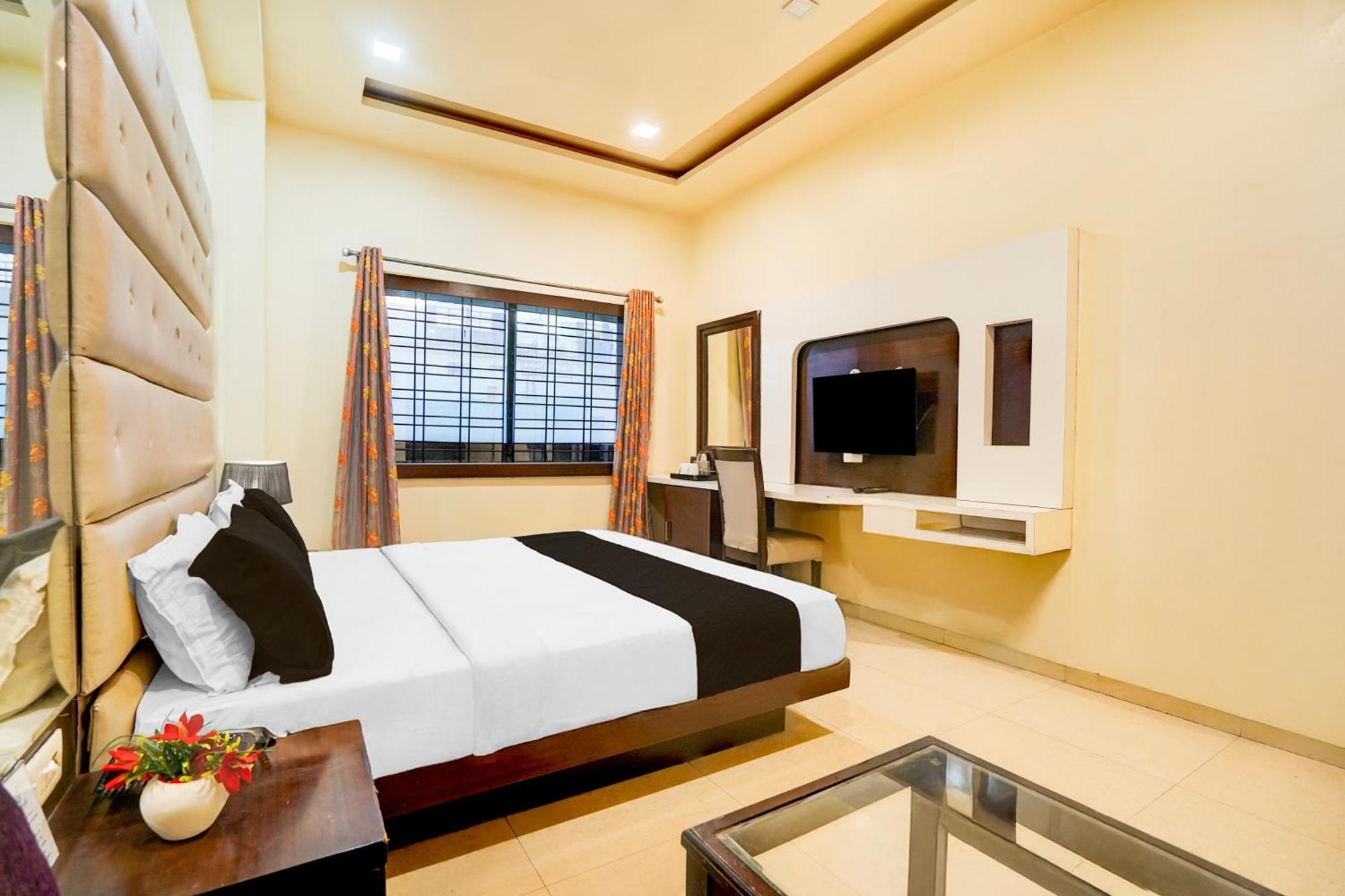 בהופאל Super Townhouse Lalghati Near Airport מראה חיצוני תמונה