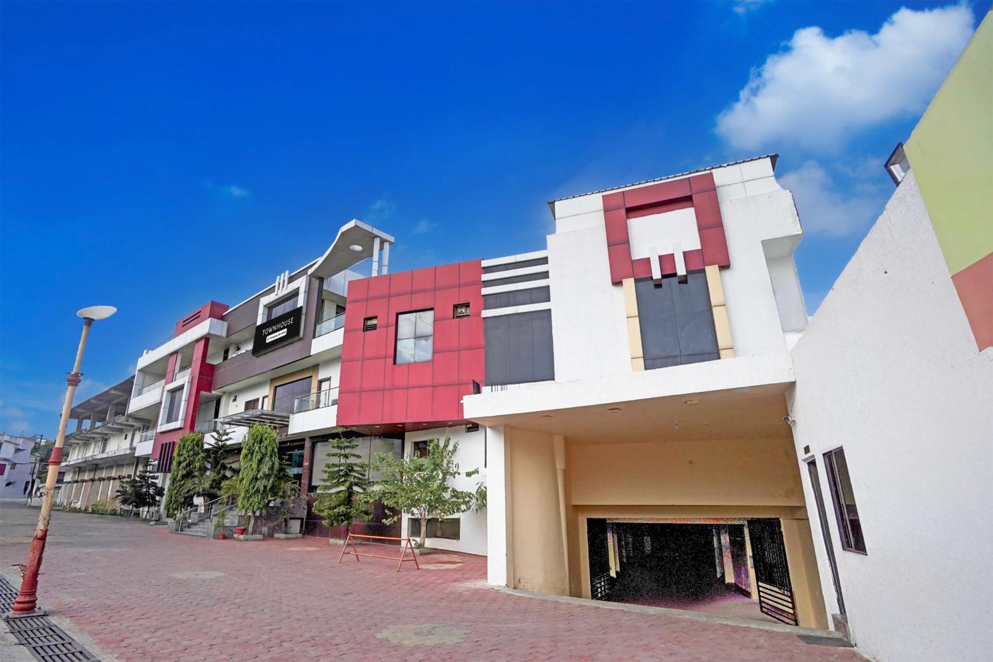 בהופאל Super Townhouse Lalghati Near Airport מראה חיצוני תמונה