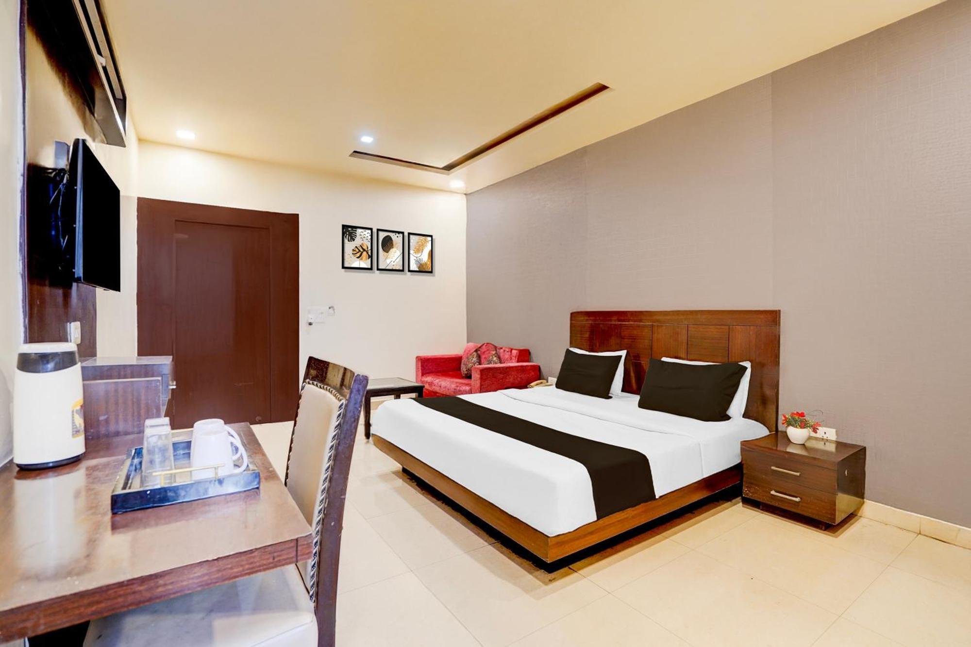 בהופאל Super Townhouse Lalghati Near Airport מראה חיצוני תמונה