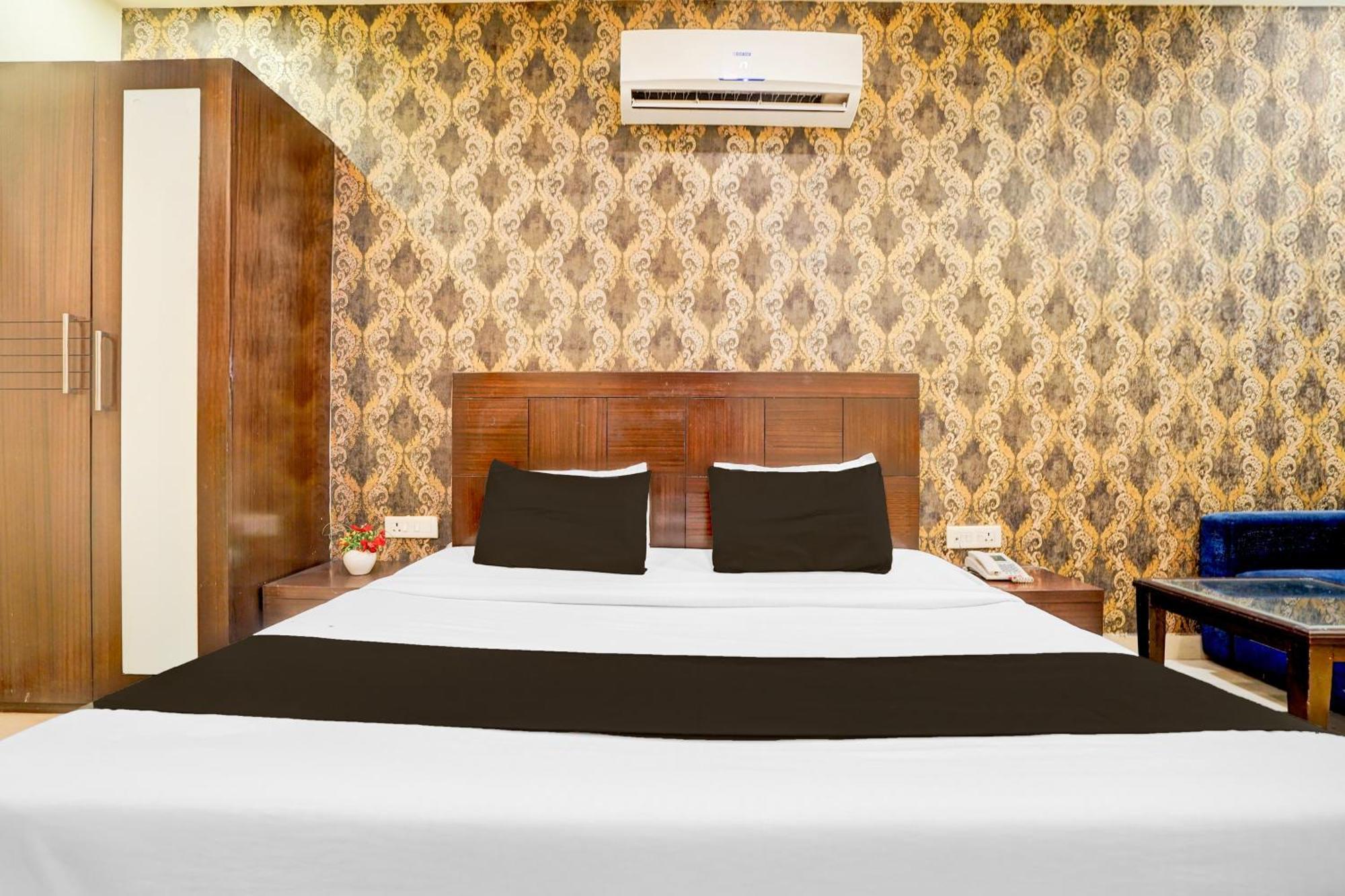 בהופאל Super Townhouse Lalghati Near Airport מראה חיצוני תמונה