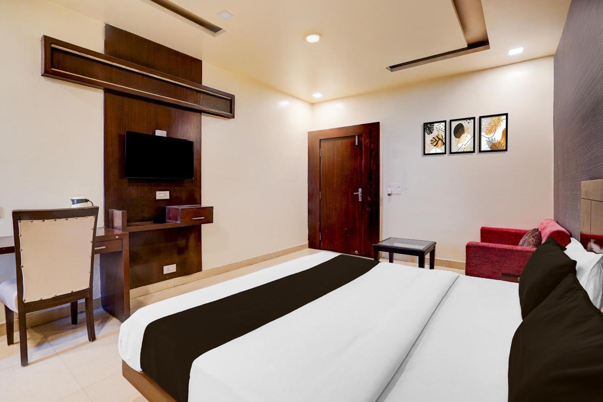 בהופאל Super Townhouse Lalghati Near Airport מראה חיצוני תמונה