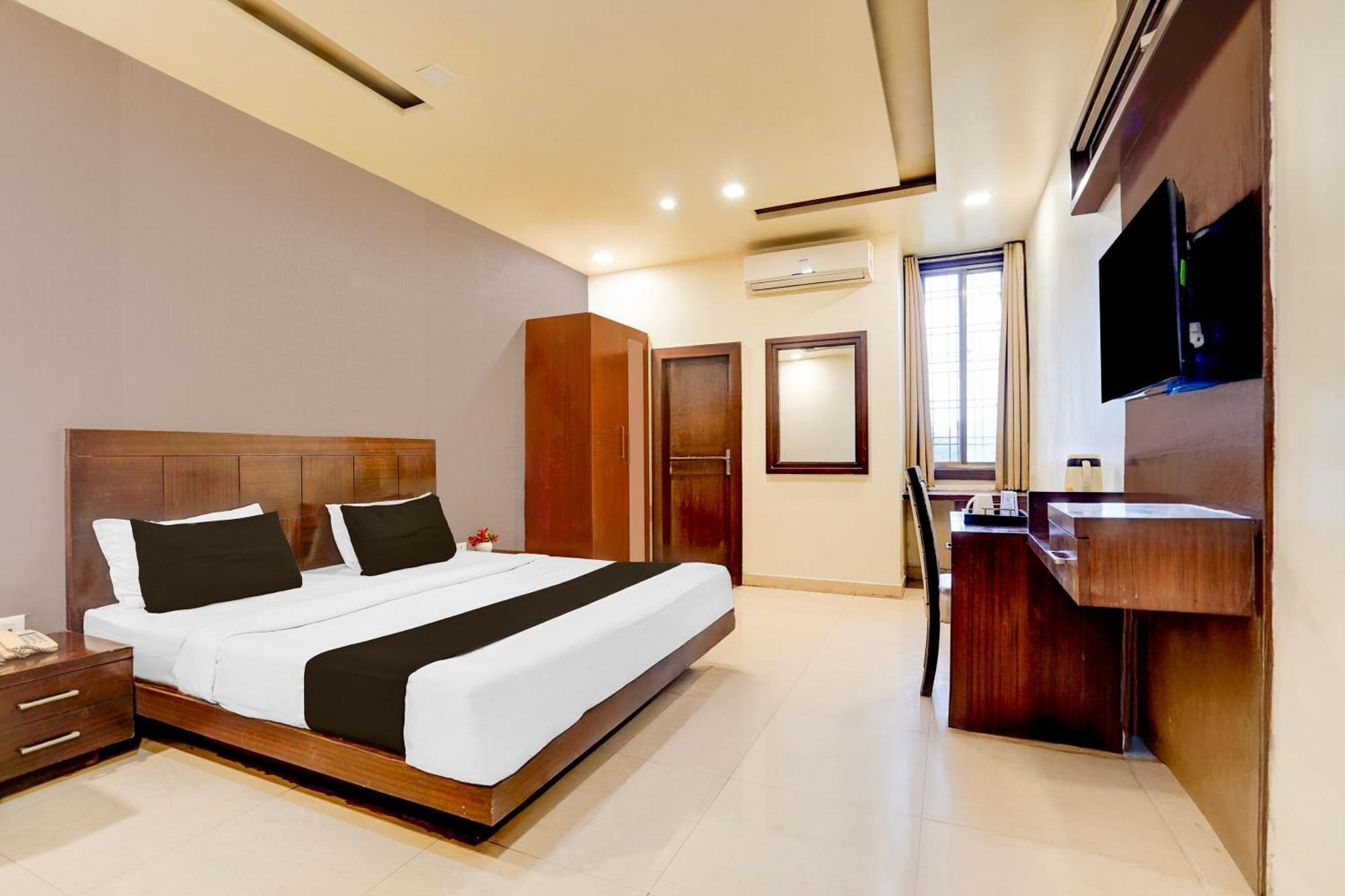 בהופאל Super Townhouse Lalghati Near Airport מראה חיצוני תמונה